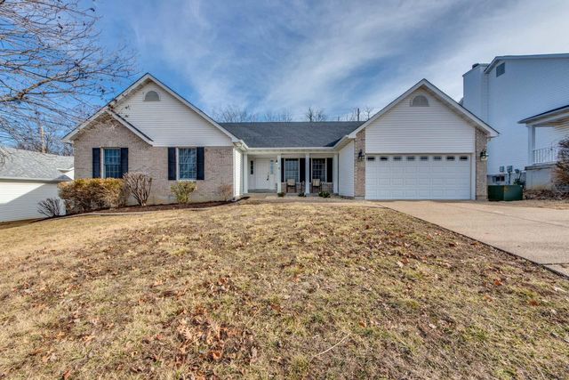 826 Emerald Place Dr, Saint Charles, MO 63304