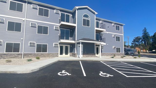 1067 Mendon Rd, Woonsocket, RI 02895