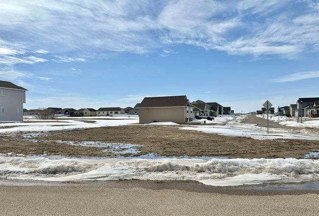 2633 18th St   NW, Minot, ND 58703