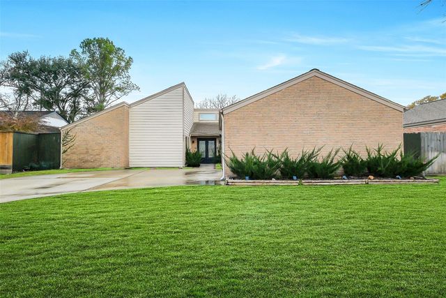 11851 Briar Forest Drive, Houston, TX 77077
