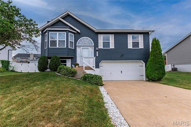 3064 Valley Oaks Dr, Imperial, MO 63052