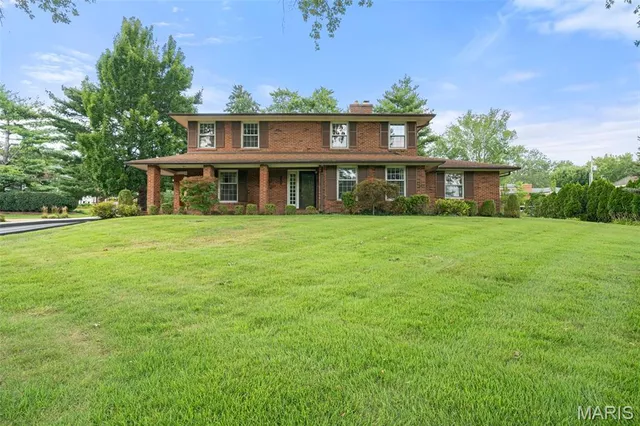 9291 Ladue Rd, Saint Louis, MO 63124