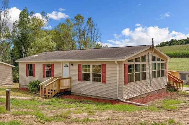 W20479 Brenegan LANE, Galesville, WI 54630