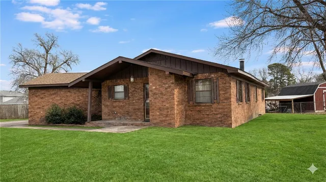 801 S  Oak Hill St, Siloam Springs, AR 72761