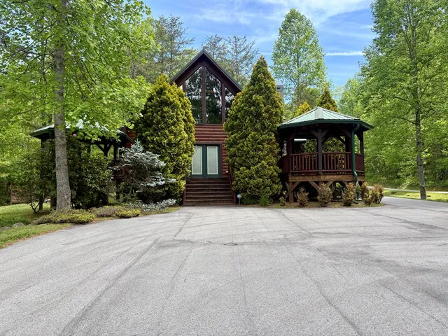 273 Ridgetop Cir, Whittier, NC 28789