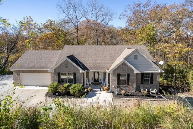 1698 Brookridge Cir, Lawrenceburg, IN 47025
