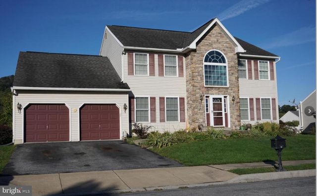 11 Brentwood Dr, Sinking Spring, PA 19608