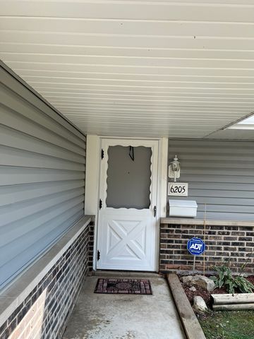6205 Kit Carson Dr, Hanover Park, IL 60133