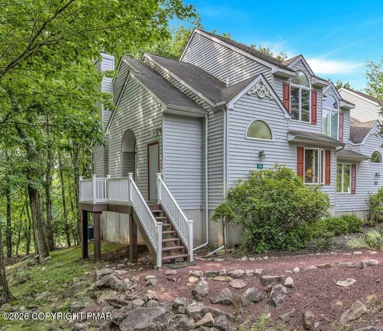106 Laurelwoods Dr, Lake Harmony, PA 18624