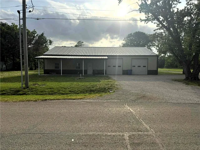 1137 N  Main St, Le Roy, KS 66857