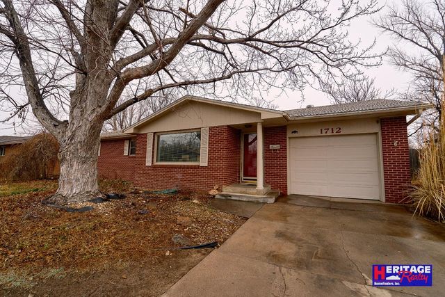 1712 N  Belmont Pl, Garden City, KS 67846