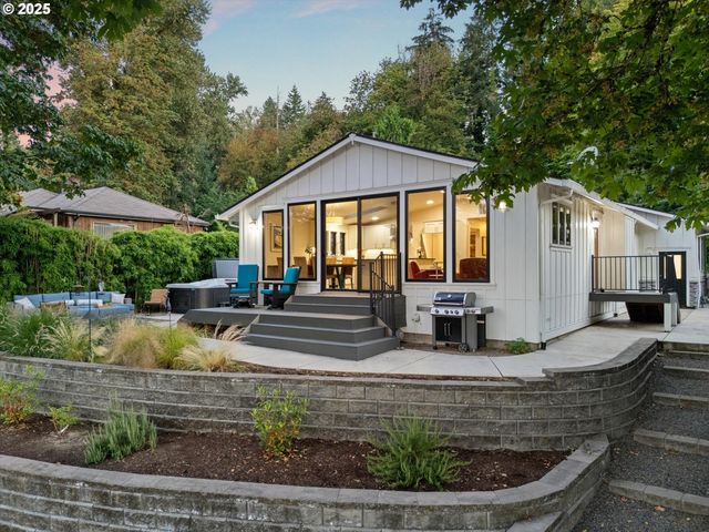 19340 Nixon Ave, West Linn, OR 97068