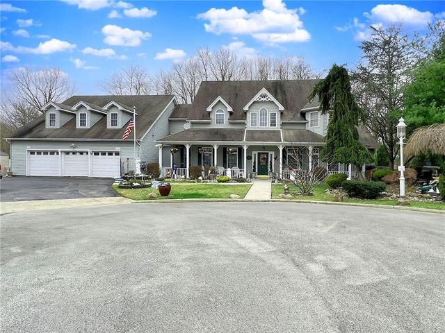 55 Emerald Ct, Staten Island, NY 10309