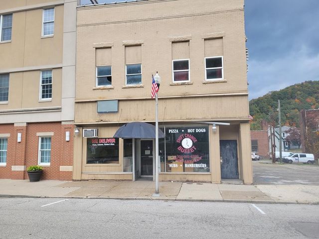 316 3rd Ave, Montgomery, WV 25136