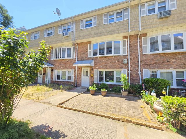 9 Elna Ct, Bayonne, NJ 07002
