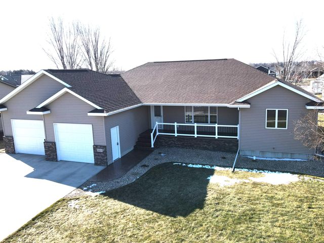 1435 Kemper Ave, Mitchell, SD 57301