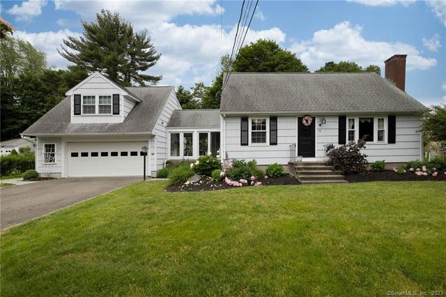 14 Ascolese Rd, Trumbull, CT 06611