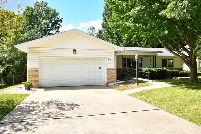 2533 South Luster Avenue, Springfield, MO 65804