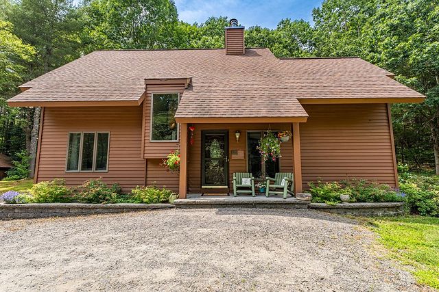 305 Jackson Summit Rd W, Mayfield, NY 12117