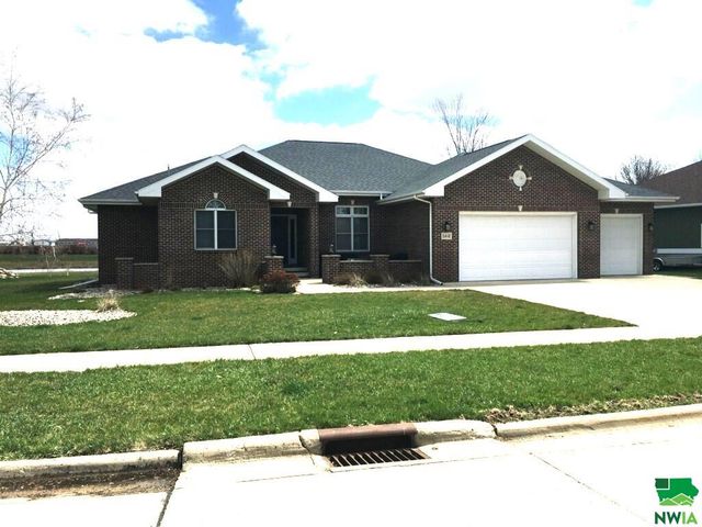564 Golf View Dr, Sibley, IA 51249