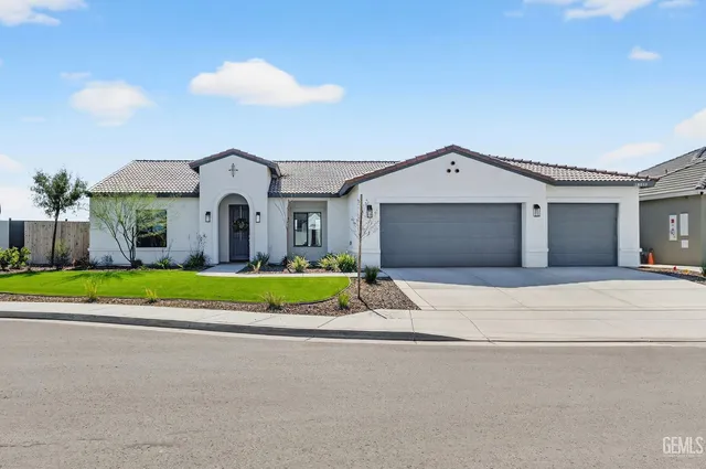 16513 Chloe Ct, Bakersfield, CA 93314