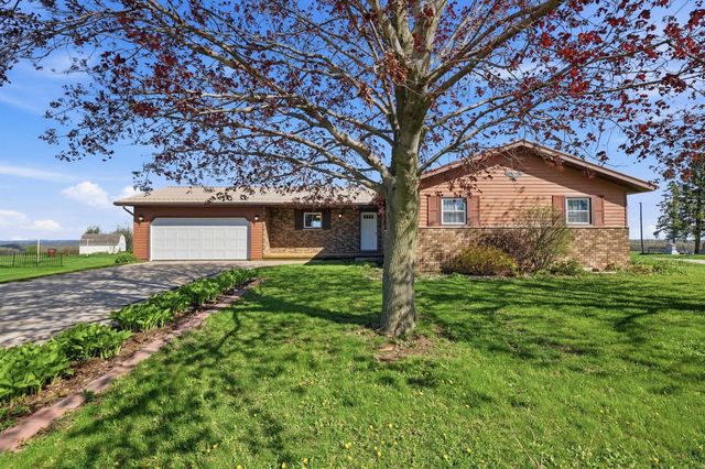 201 Dougherty Ct, Ridgeway, WI 53582