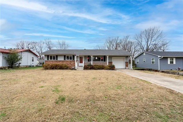 838 S  Cherry St, Siloam Springs, AR 72761