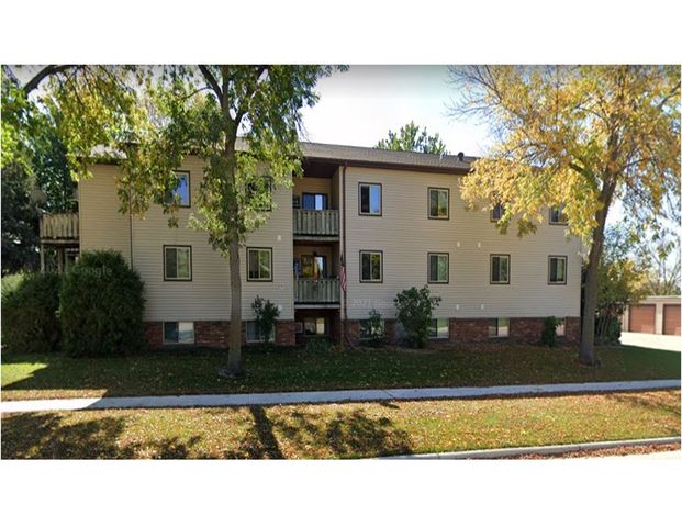 920 2nd St   NW #304, Pipestone, MN 56164