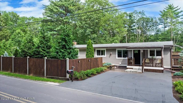 262 Marilou Ln, Bartonsville, PA 18321
