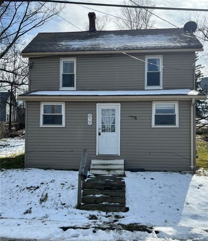 8 Jackson St, Union City, PA 16438