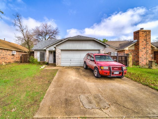 2516 Countryside Ln, Fort Worth, TX 76133