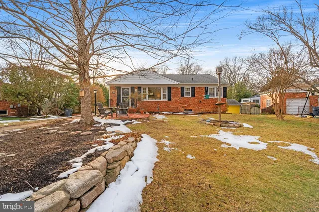 7912 Bainbridge Rd, Alexandria, VA 22308