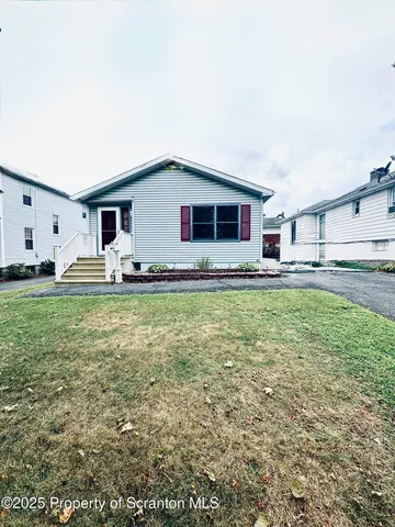 609 W  Lackawanna Ave, Blakely, PA 18447