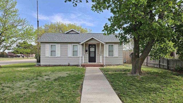 974 E  4th St, Russell, KS 67665
