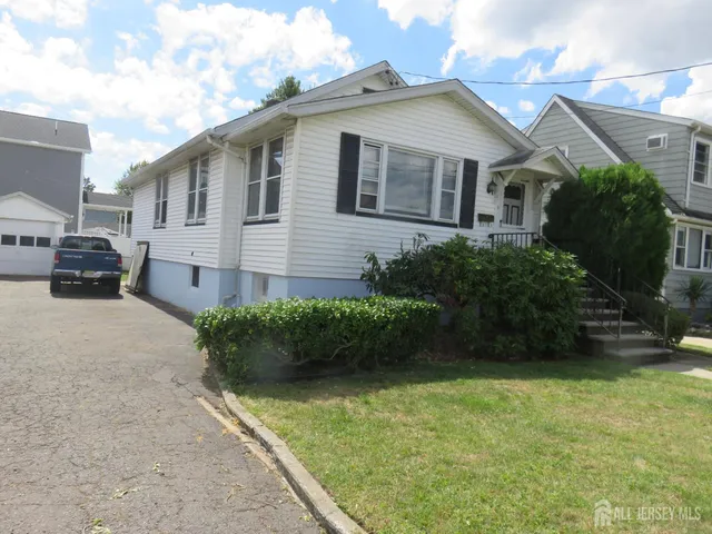 191 Sherry St, Woodbridge, NJ 07095
