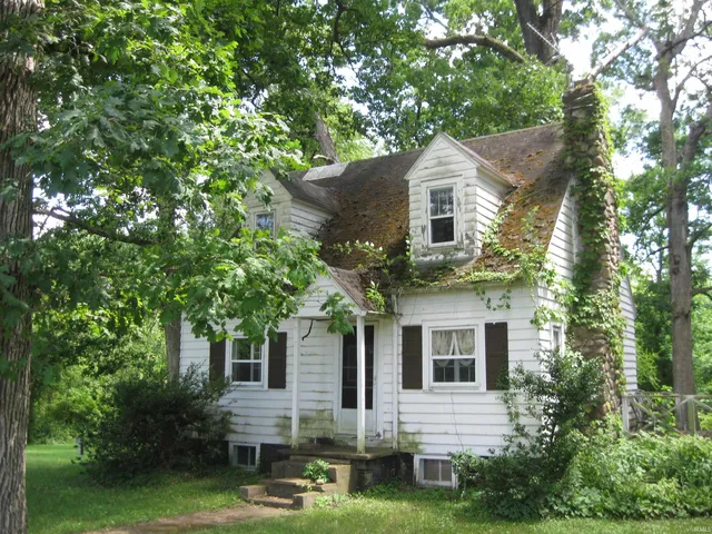 290 Lakeview Dr, Fremont, IN 46737