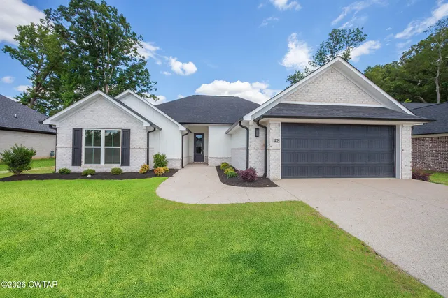 42 Grande Pines Cv, Jackson, TN 38305