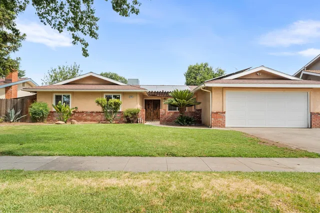 5259 E  Inyo St, Fresno, CA 93727