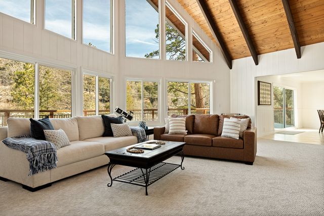 275 El Dorado Ct, Lake Arrowhead, CA 92352
