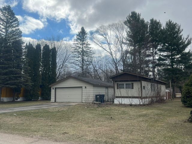 W5093 Highland Dr, Shawano, WI 54166