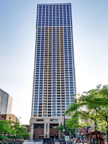 1030 N  State St #21B, Chicago, IL 60610