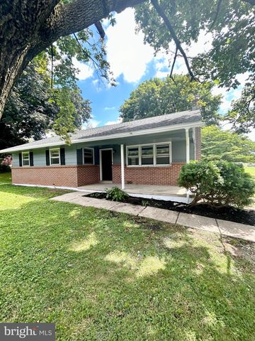 13 Water St, Oley, PA 19547