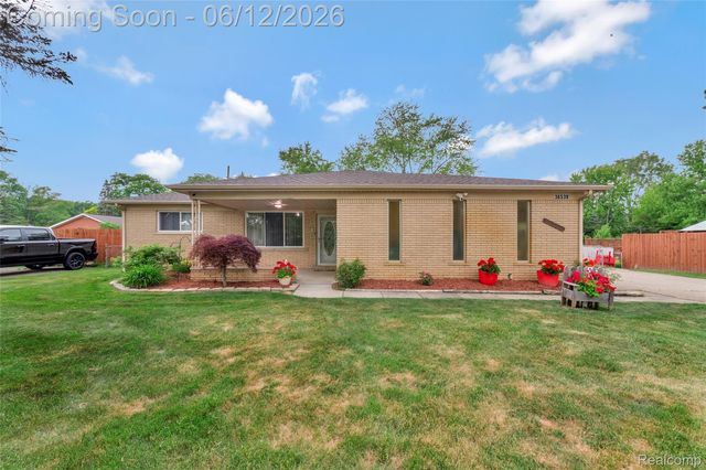 36539 Capper Dr, Clinton Township, MI 48035