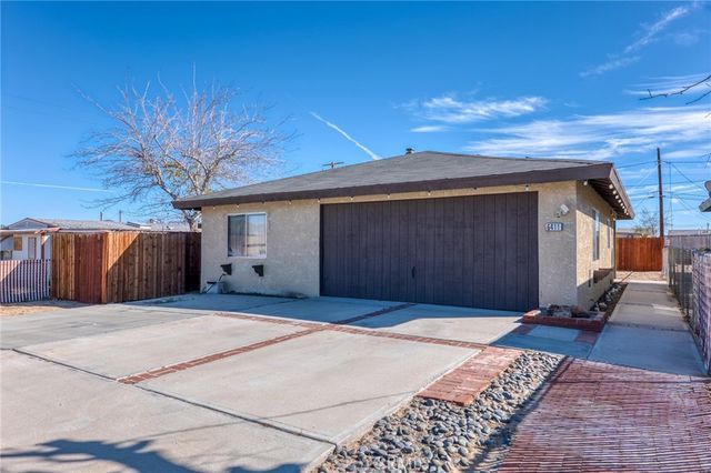 6411 Mountain View St, Joshua Tree, CA 92252