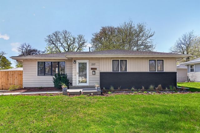 217 SE 8th St, Ankeny, IA 50021
