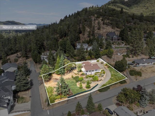 401 Valley View Dr, Rogue River, OR 97537