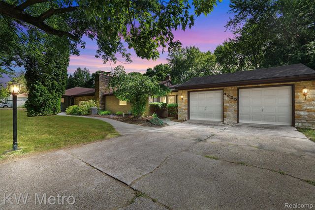 4225 Shreve Dr, Bridgeport, MI 48722