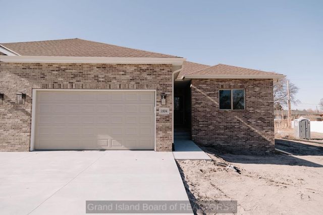 1804 Del Mar Cir, Grand Island, NE 68803