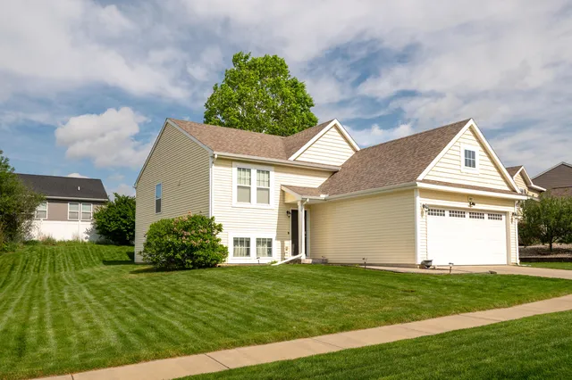 10121 Castle Creek Cir #45, Galesburg, MI 49053