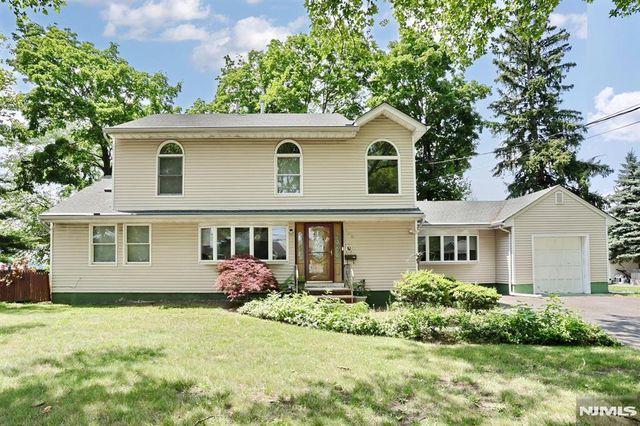 703 Chadwick Dr, Paramus, NJ 07652